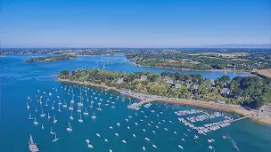 Pause déjeuner et mouillage en baie